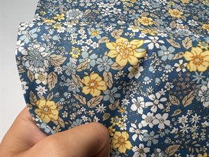 Poplin - yndige blomster på blå bund